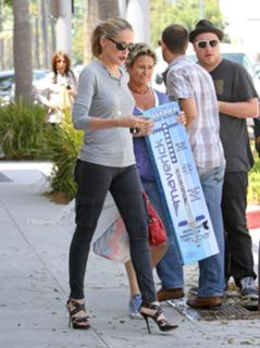 Sharon Stone feet photo thumbnail