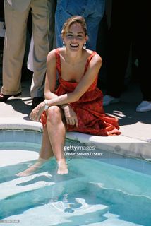Sharon Stone feet photo thumbnail