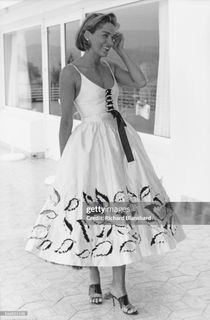 Sharon Stone feet photo thumbnail