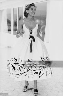 Sharon Stone feet photo thumbnail