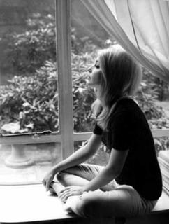Sharon Tate feet photo thumbnail