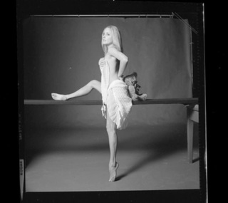 Sharon Tate feet photo thumbnail