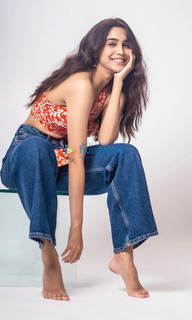 Sharvari Wagh feet photo thumbnail