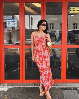Sharvari Wagh feet photo thumbnail