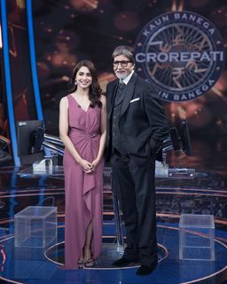 Sharvari Wagh feet photo thumbnail