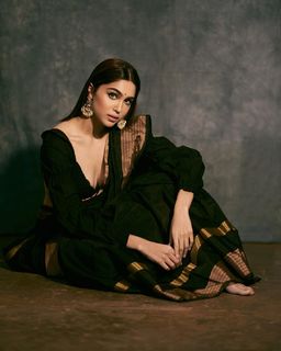 Sharvari Wagh feet photo thumbnail