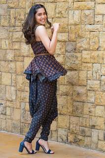 Sharvari Wagh feet photo thumbnail