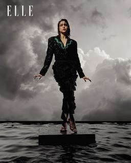 Sharvari Wagh feet photo thumbnail
