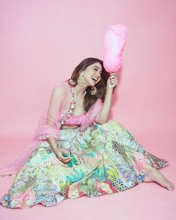 Sharvari Wagh feet photo thumbnail