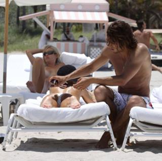 Shauna Sand feet photo thumbnail