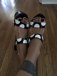 Shauna Sand feet photo thumbnail