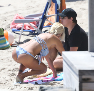 Shauna Sand feet photo thumbnail