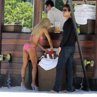 Shauna Sand feet photo thumbnail