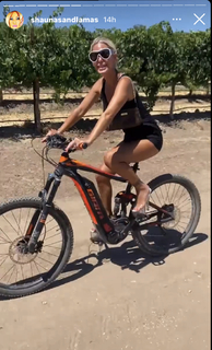 Shauna Sand feet photo thumbnail