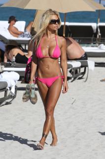 Shauna Sand feet photo thumbnail