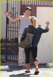 Shawn Johnson feet photo thumbnail