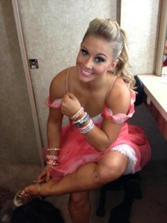 Shawn Johnson feet photo thumbnail