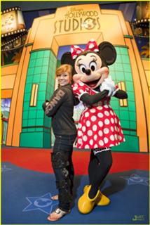 Shawn Johnson feet photo thumbnail