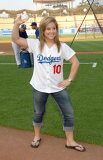 Shawn Johnson feet photo thumbnail