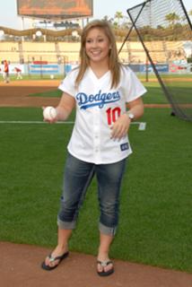 Shawn Johnson feet photo thumbnail