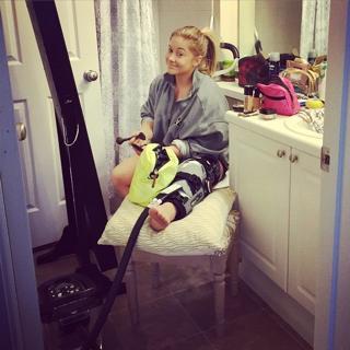 Shawn Johnson feet photo thumbnail
