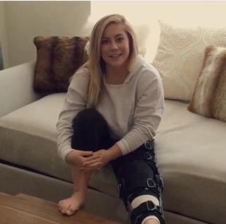 Shawn Johnson feet photo thumbnail