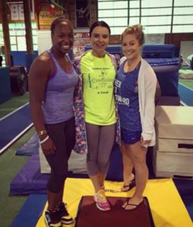 Shawn Johnson feet photo thumbnail