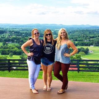 Shawn Johnson feet photo thumbnail