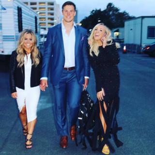 Shawn Johnson feet photo thumbnail