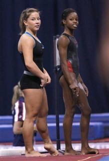 Shawn Johnson feet photo thumbnail