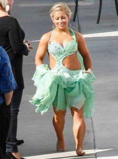 Shawn Johnson feet photo thumbnail