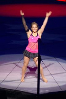 Shawn Johnson feet photo thumbnail