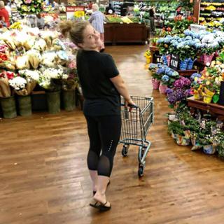 Shawn Johnson feet photo thumbnail