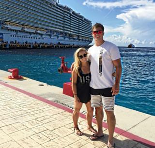 Shawn Johnson feet photo thumbnail