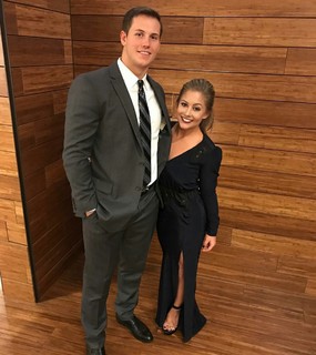 Shawn Johnson feet photo thumbnail