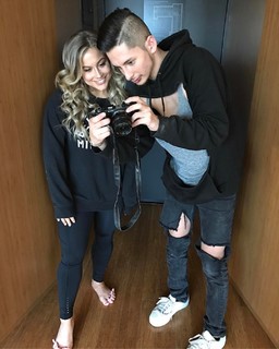 Shawn Johnson feet photo thumbnail