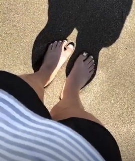 Shawn Johnson feet photo thumbnail