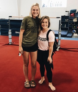 Shawn Johnson feet photo thumbnail