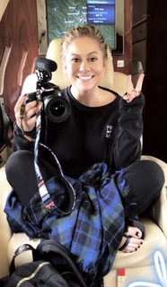 Shawn Johnson feet photo thumbnail