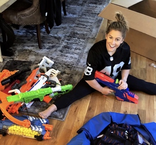 Shawn Johnson feet photo thumbnail