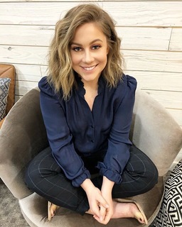 Shawn Johnson feet photo thumbnail