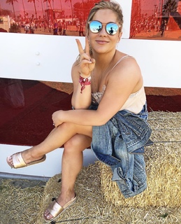Shawn Johnson feet photo thumbnail