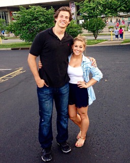 Shawn Johnson feet photo thumbnail