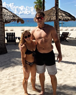 Shawn Johnson feet photo thumbnail