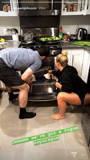 Shawn Johnson feet photo thumbnail