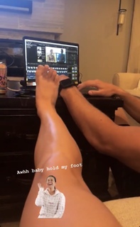 Shawn Johnson feet photo thumbnail