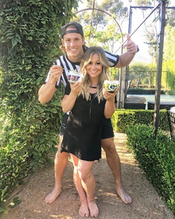 Shawn Johnson feet photo thumbnail