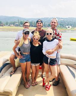Shawn Johnson feet photo thumbnail