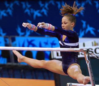 Shawn Johnson feet photo thumbnail