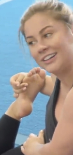 Shawn Johnson feet photo thumbnail